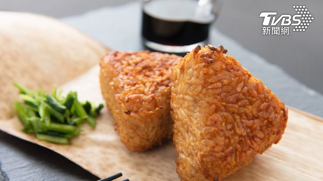 有人笑稱，今天變壽司明天就是三角飯糰了。（示意圖／shutterstock達志影像）