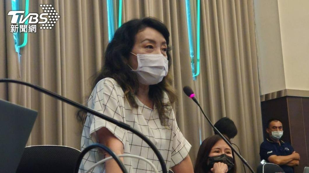 國民姑姑王薇君表示用視窗型遺體袋可以解決家人見不到最後一面的困擾。（圖／TVBS資料畫面）