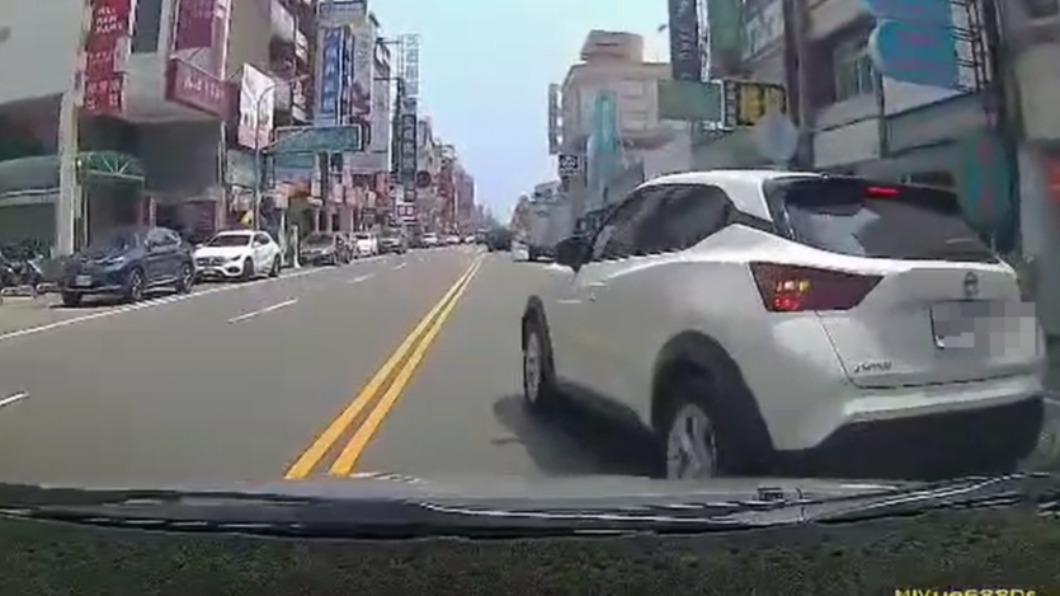 對方開始瘋狂急煞。（圖／翻攝自社會事影音）