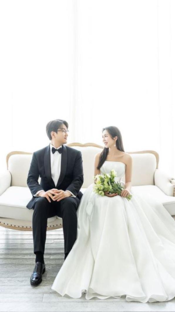 朴信元1日才宣布準備結婚,今(6)日就舉辦婚禮。(圖/翻攝自swednesday IG)