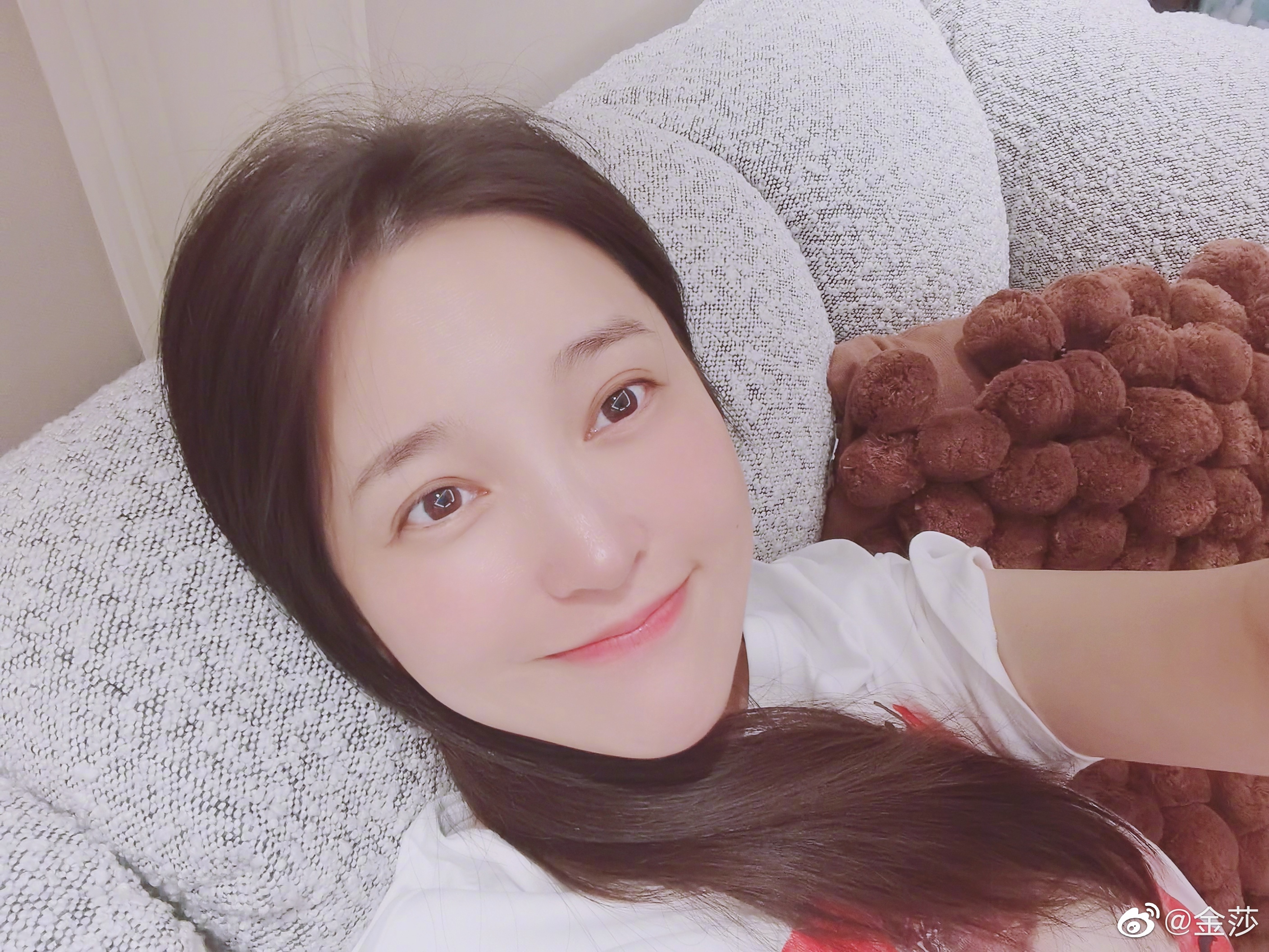 金莎曬美照報平安。(圖/翻攝自金莎微博)