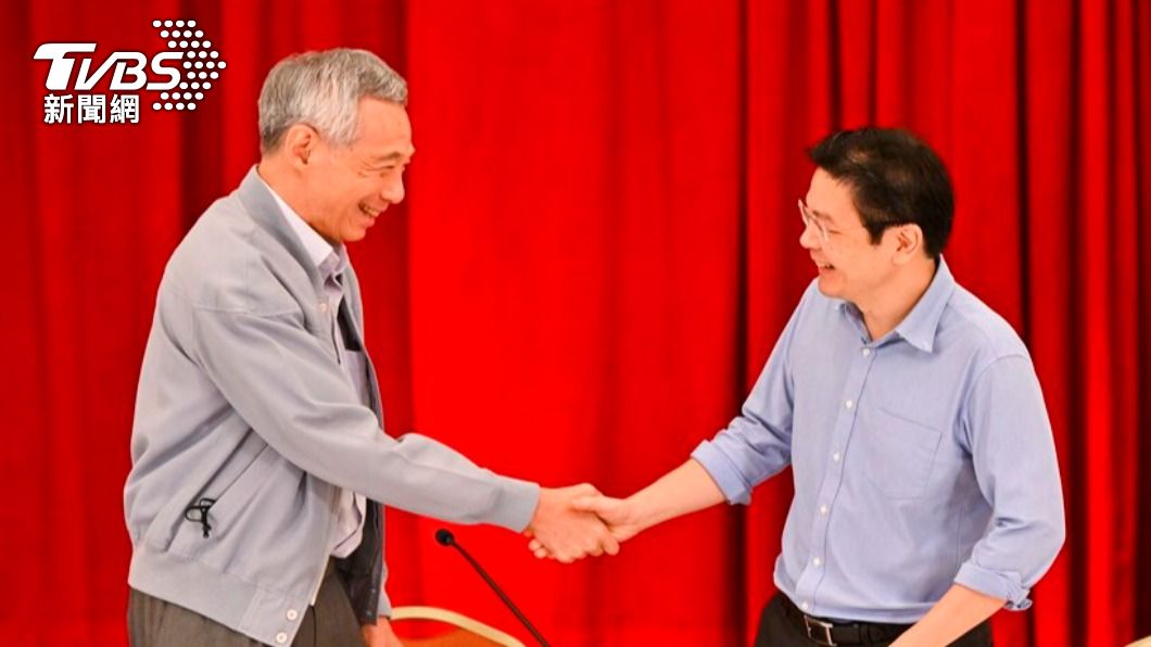 新加坡總理李顯龍（左）任命財長黃循財擔任副總理。（圖/達志影像美聯社）