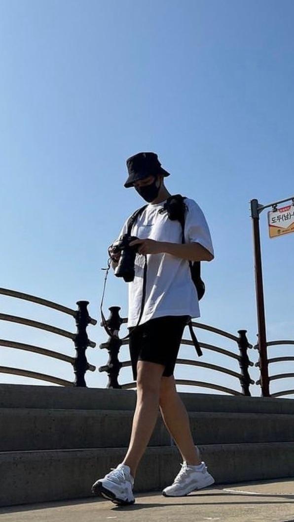 金秀賢曬出長腿旅遊照。(圖/翻攝自金秀賢IG)