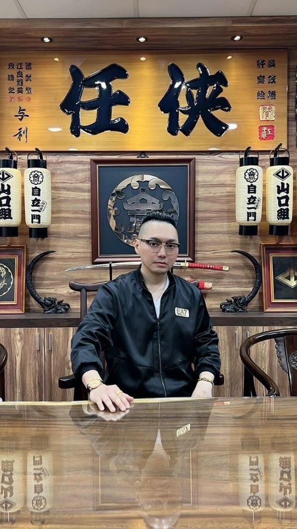 連千毅感嘆過河拆橋的人連畜X都不如。(圖/翻攝自蘭庭精品臉書)