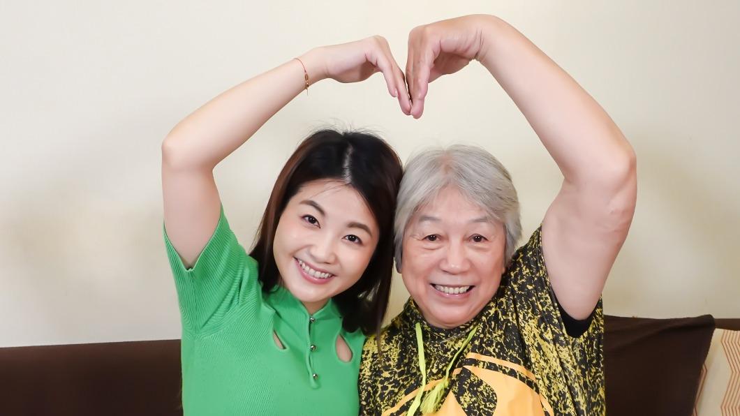 小Call和婆婆。（圖／東森提供）