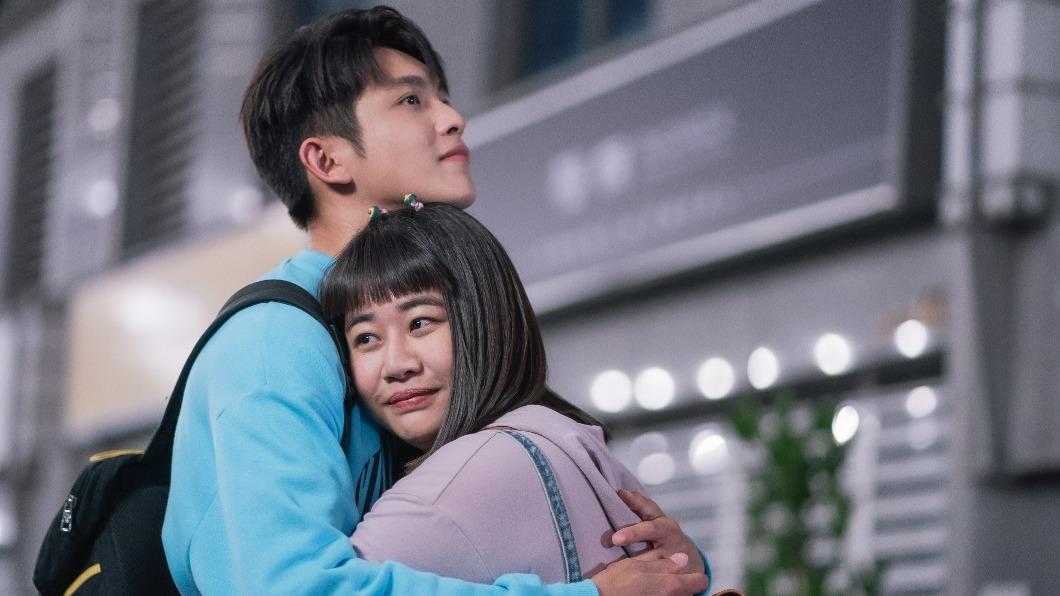 林輝瑝(左)、李星鏴(右)在《機智校園生活》中組成寶仔CP。(圖/《機智校園生活》提供)