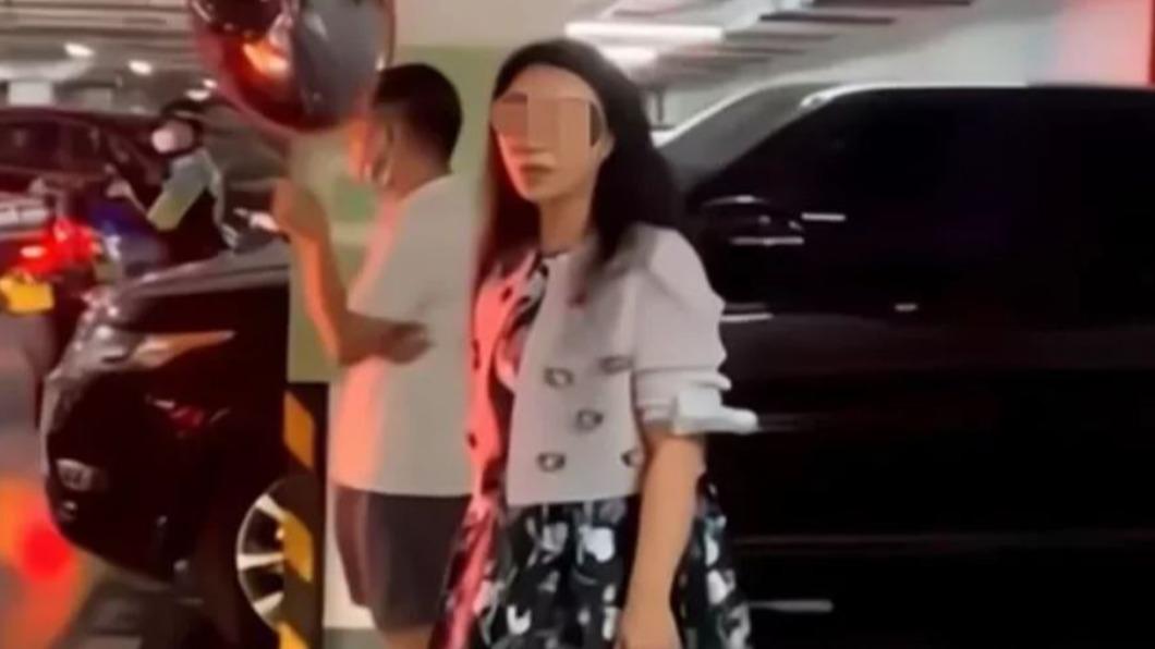 賓利女車主可能只是張曉中的女友。(圖/翻攝自微博)