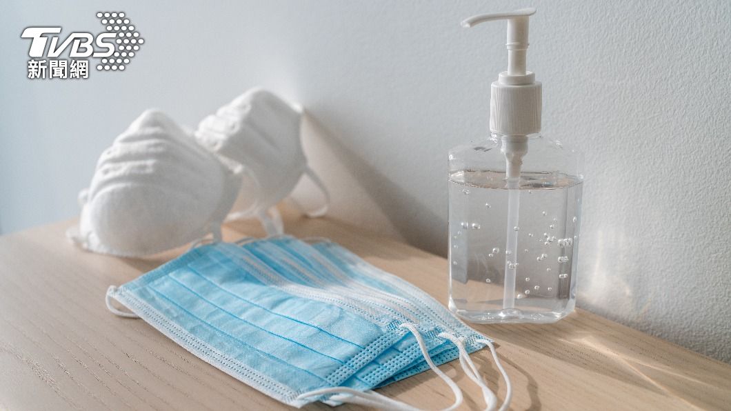 有網友點名口罩是最鳥的紀念品之一。（示意圖／Shutterstock達志影像）