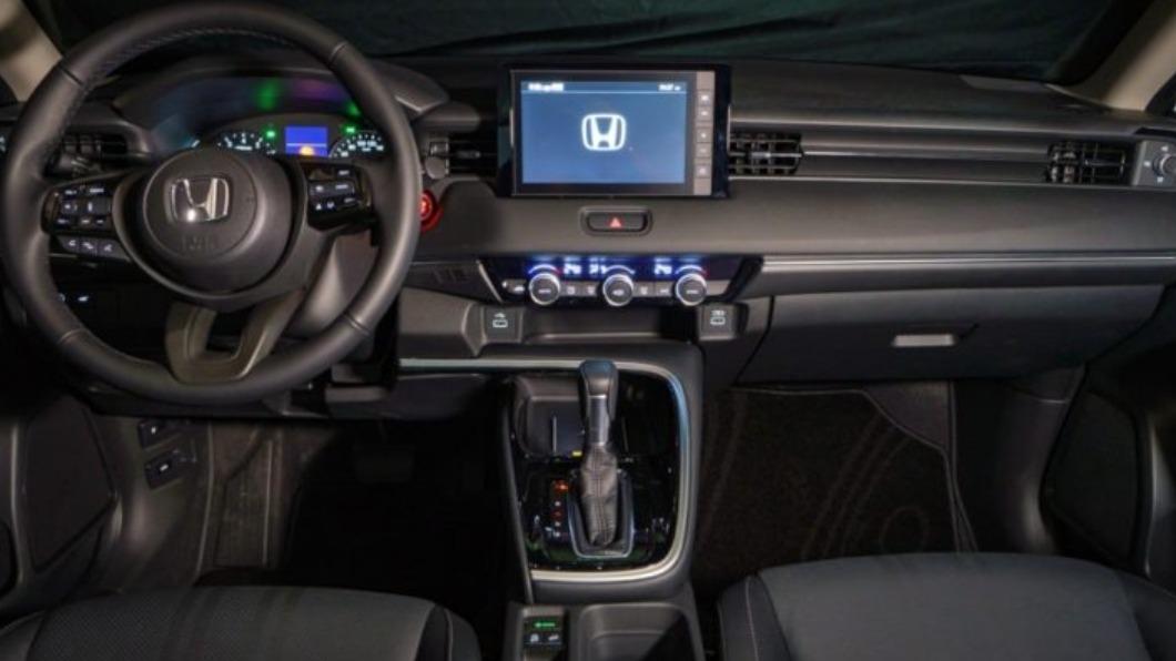 內裝方面4.2吋TFT儀表與8吋中央螢幕都是標準配備。(圖/Honda)