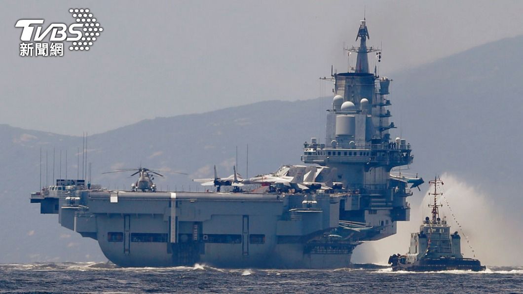 大陸航母遼寧號進行多達300次的戰鬥機、直升機起降訓練。(圖/達志影像美聯社)