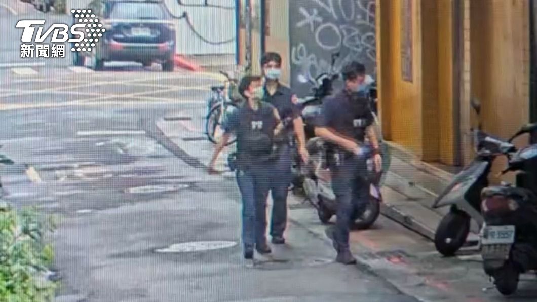 警方到場搜索。（圖／TVBS）
