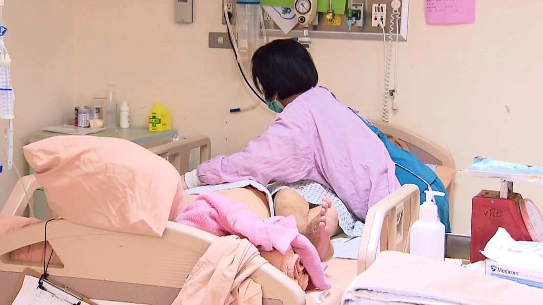 疫情下降!住宿式機構工作人員取消快篩 住民改一週一次