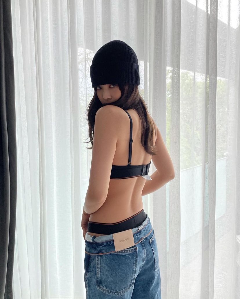 Jennie身材是許多女生心之所向。（圖／翻攝自@jennierubyjane）