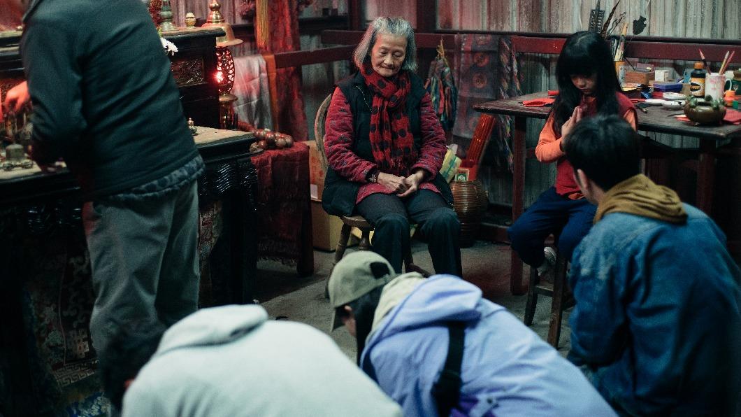 《咒》改編自真實故事，使用大量互動橋段和互動式對白。（圖／Netflix提供）