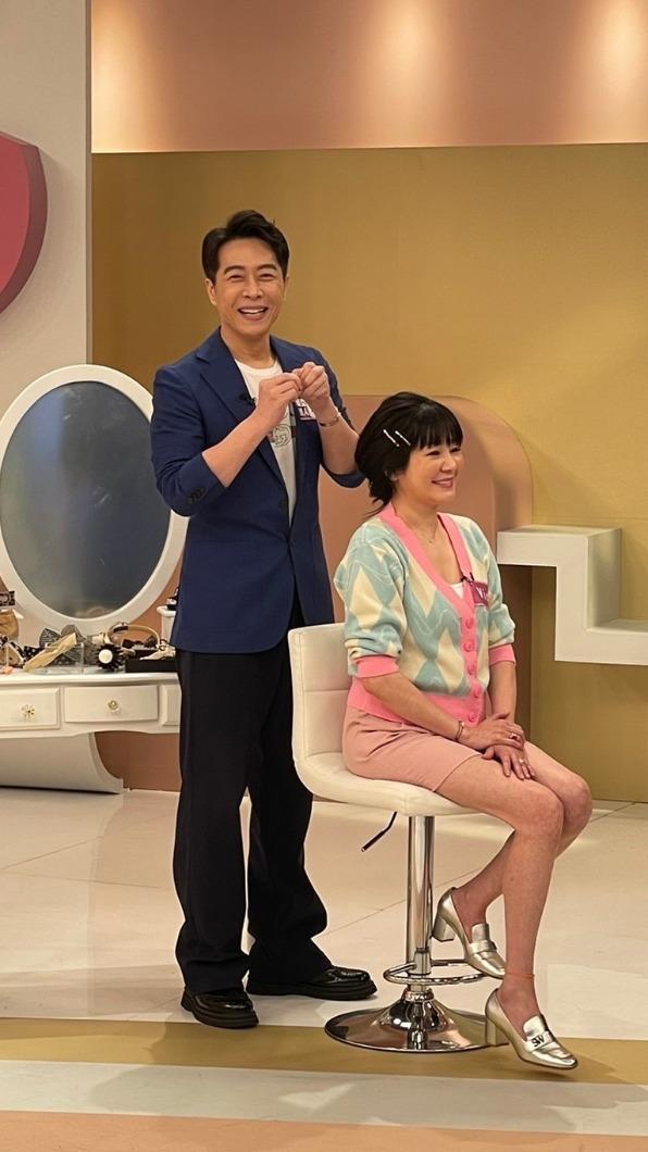 Vicky(右)日前上節目分享。(圖/民視提供)