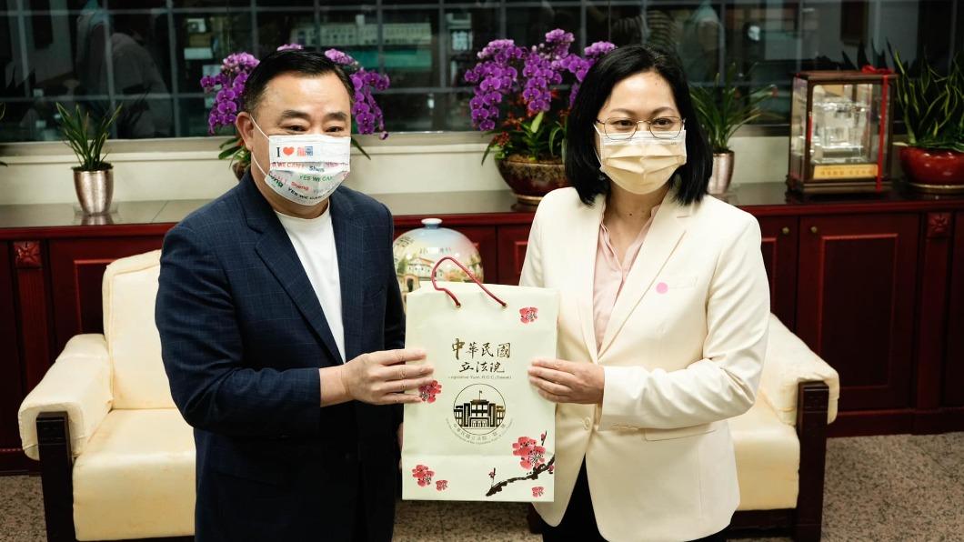 打碎「分裂藍營」說　賴香伶拜會邱奕勝喊：超越黨派