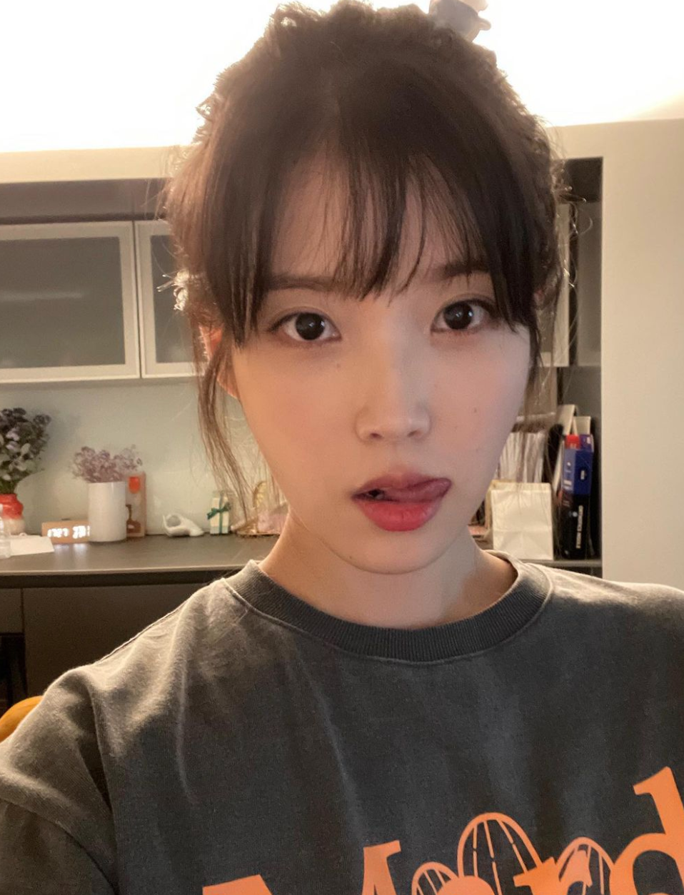 李周映透露,「IU有種能量」。(圖/翻攝自dlwlrma IG)