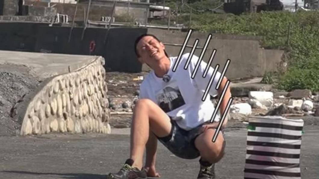 姚元浩累到蹲在地上。(圖/翻攝《來吧!營業中》節目片段)