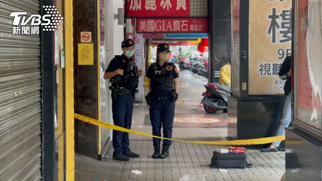 一名男子左胸中刀死亡。（圖／TVBS）