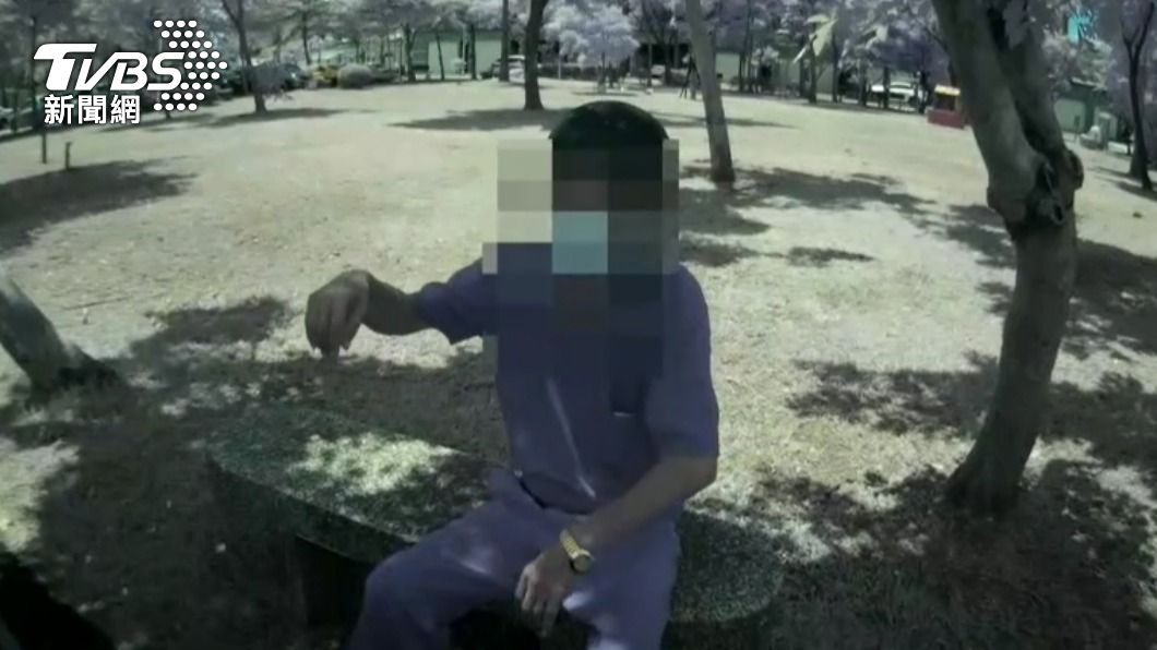 警察案發隔天在公園遇到老翁本人。(圖/TVBS)