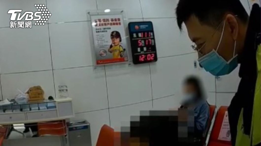 警方到場勸阻。(圖/TVBS)