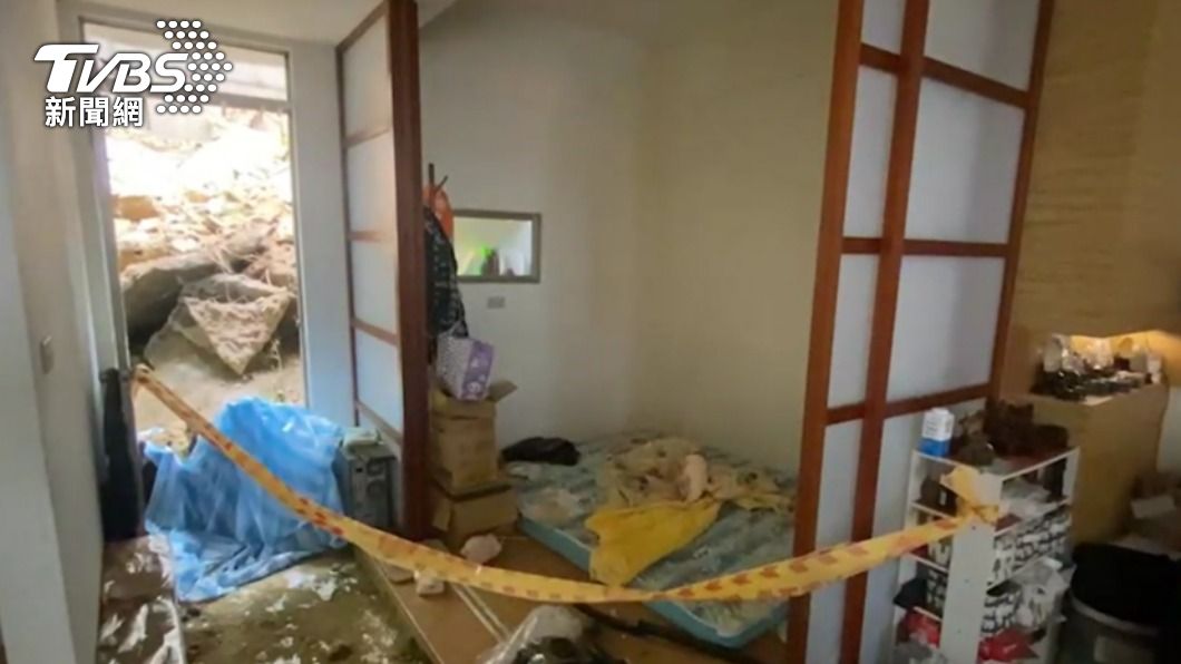 快訊／連日大雨成災！土石崩進竹東4民宅　房屋後半被壓垮