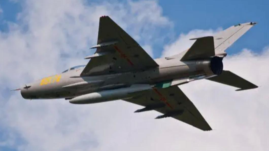 老河口市機場駐場機型為殲7II殲擊機和殲教7殲擊教練機。(圖/翻攝自微博)