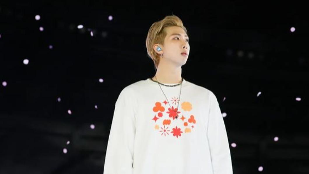 韓國男團BTS隊長RM曾自曝遺失33組AirPods。(圖/翻攝自rkive IG)