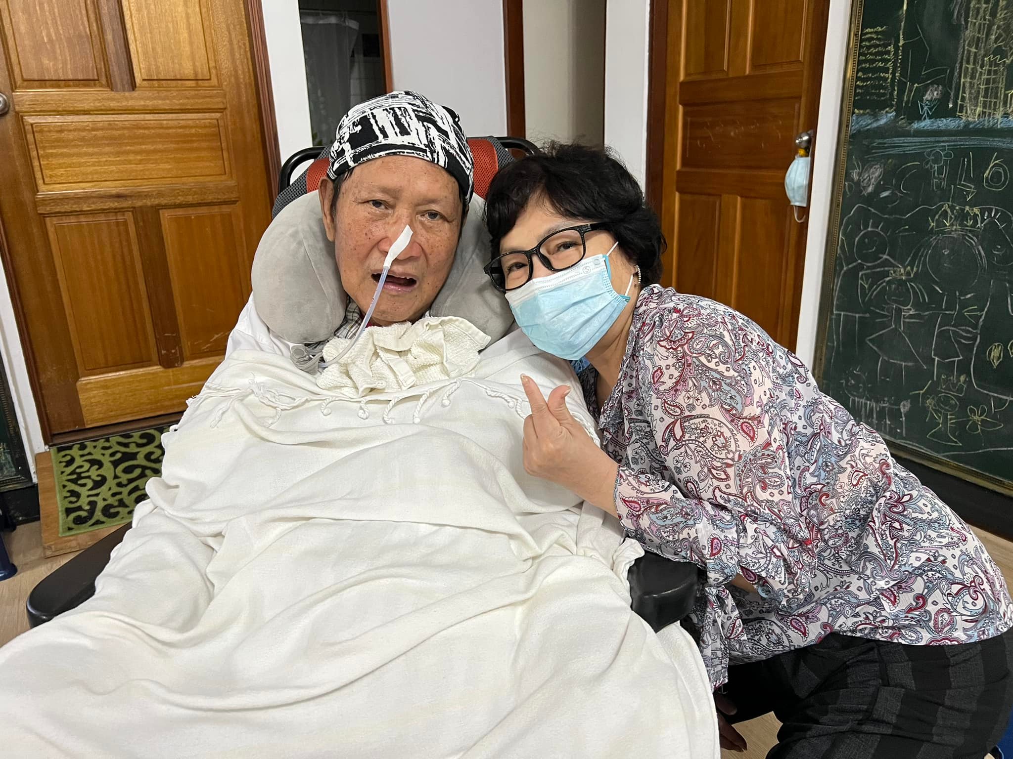 萬沙浪近況曝光。(圖/翻攝紀寶如臉書)