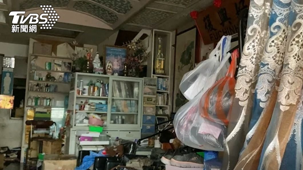 屋內大量雜物。（圖／TVBS）