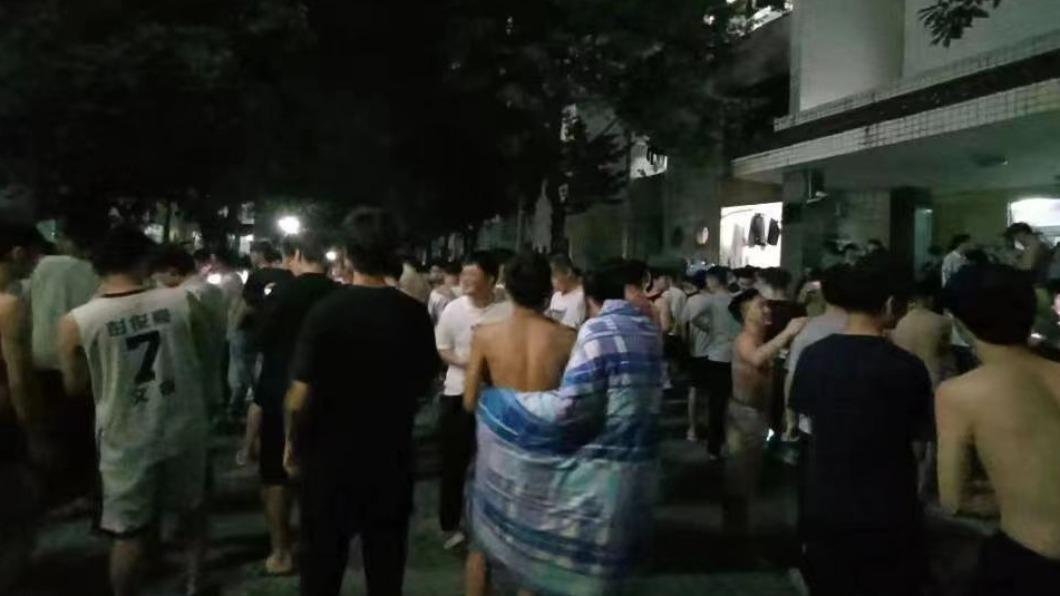 四川一夜連10震!最大規模6.0 學生「裹棉被竄逃」