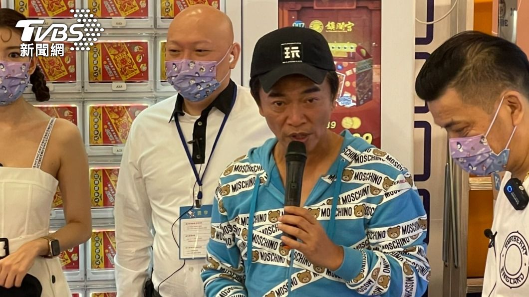 吳宗憲(右二)與林秉文(右三)、王三郎(右一)一起出席活動。(圖/謝佩樺攝)