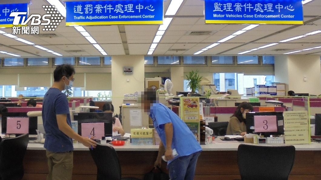 沒喝酒躲臨檢只因遭「通緝」!男18萬罰單沒繳 存款全被扣