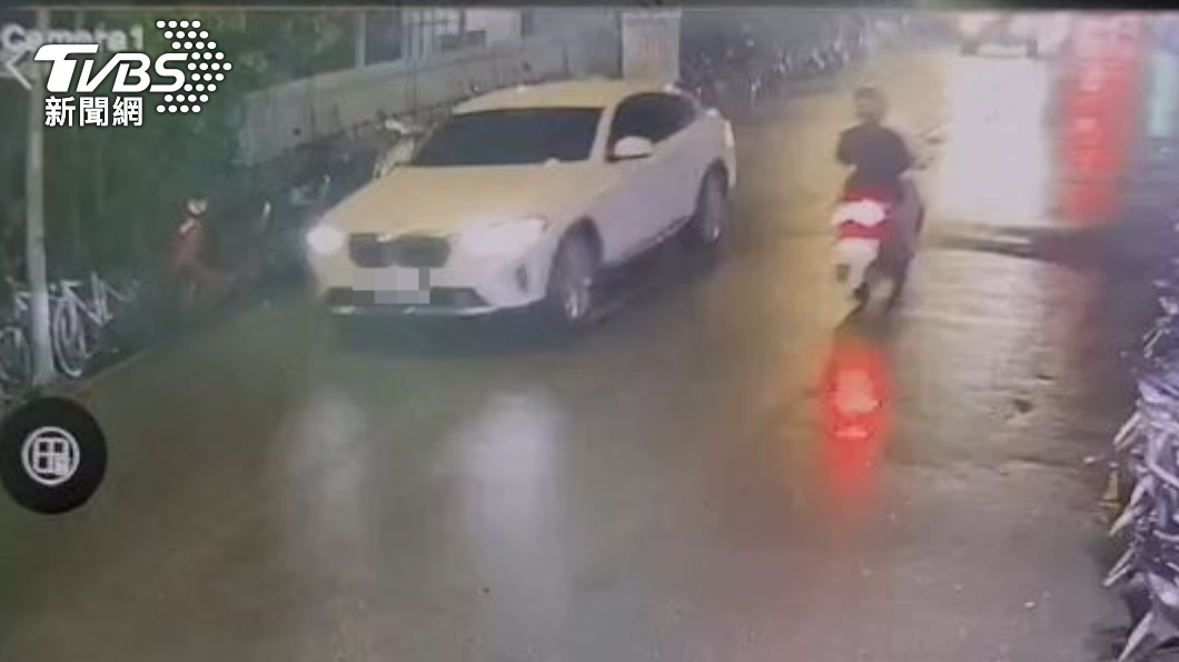 夫妻倆的轎車當晚還回到員工宿舍。(圖/民眾提供)