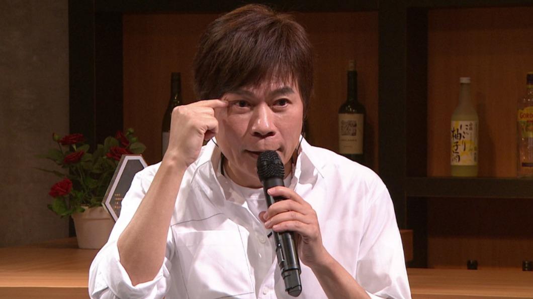 洪一峰訓練洪榮宏唱歌要翹屁股 「蛋白塗眼皮」逼出深邃大眼