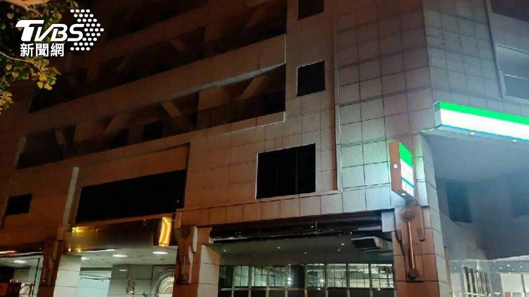 同居男女因就醫引發口角 揮水果刀自傷、全身濺血