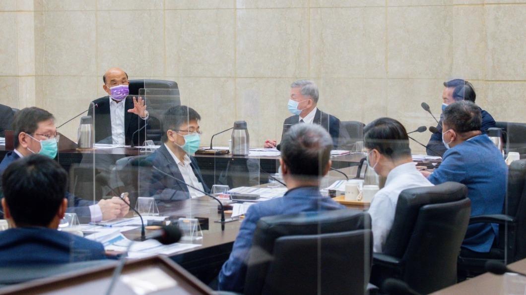 傳機組員0+7入境「免隔」? 蘇貞昌:指揮中心整備措施