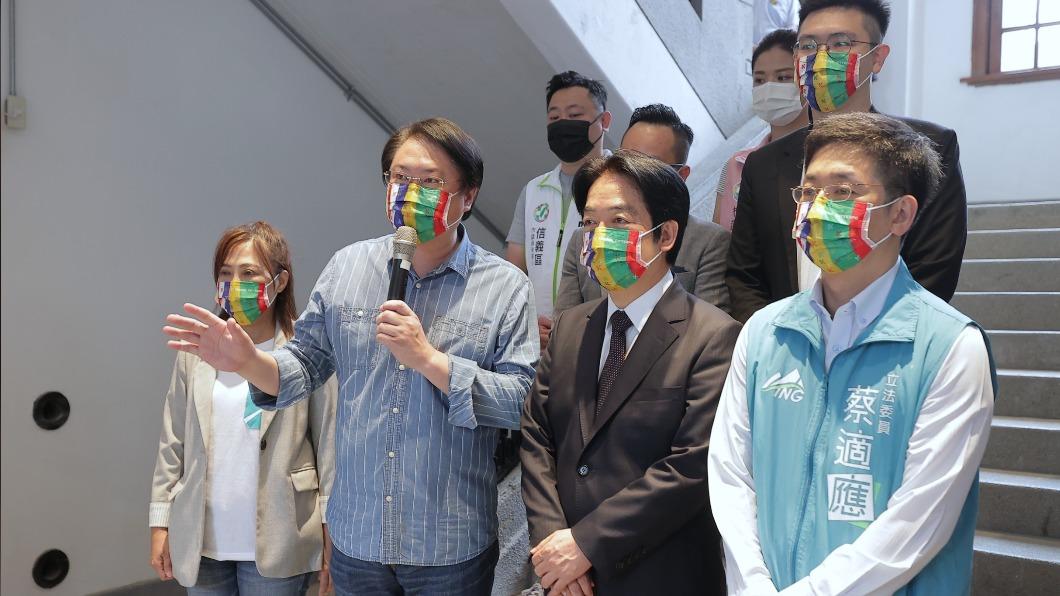 賴清德在林右昌、蔡適應陪同下參訪城市博覽會。(圖/TVBS)
