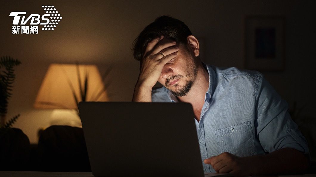 病患自覺容易倦怠、黃疸，檢查發現腹水或摸到硬塊等症狀出現時，多半都已經是中晚期肝癌。（示意圖／shutterstock達志影像）