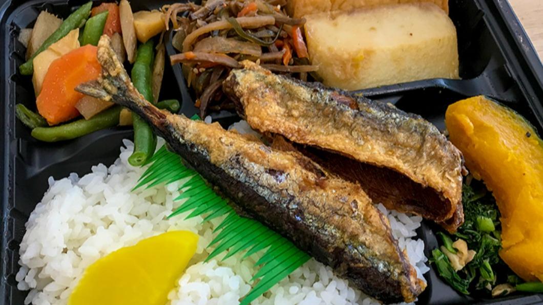 嫌犯發現秋刀魚便當被偷吃。(示意圖/翻攝自okinawaweb.jp)