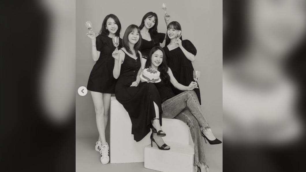 KARA成員齊聚一堂。(圖/翻攝自gyuri_88 IG)
