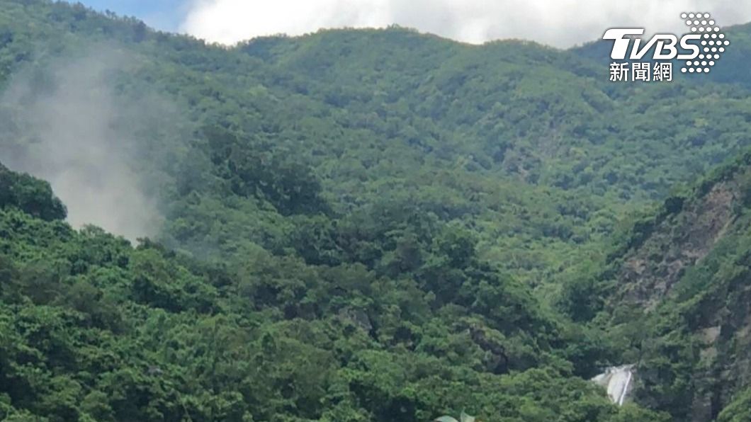 卡悠峰瀑布山崩。（圖／TVBS）