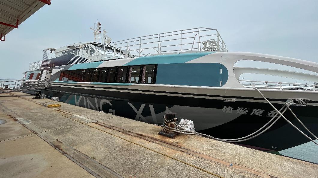 業者將過去專營小三通的客輪大改造成觀光郵輪「初日號」。(圖/TVBS)