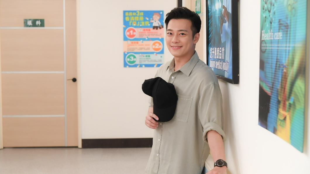 男星林則希在三立八點台劇《一家團圓》中飾演墮落的檢察官。（圖／三立提供）