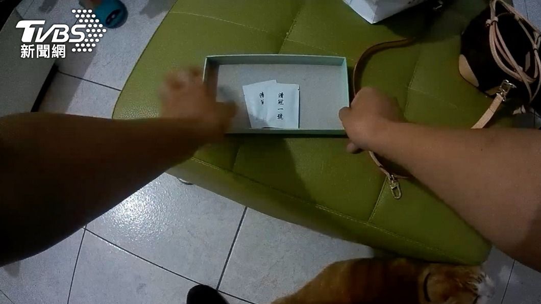 吸「清冠一號」開趴？咖啡包外表太假　警秒看穿是毒品