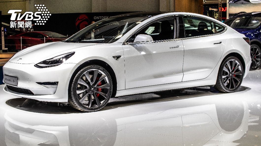 視網膜致敬的也包含駕駛車款Tesla Model 3。(示意圖/shutterstock達志影像)