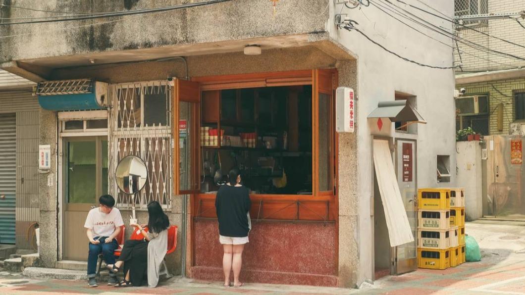 店面非常的復古,也暫時沒有開放內用。(圖/黑皮的旅遊筆記提供)