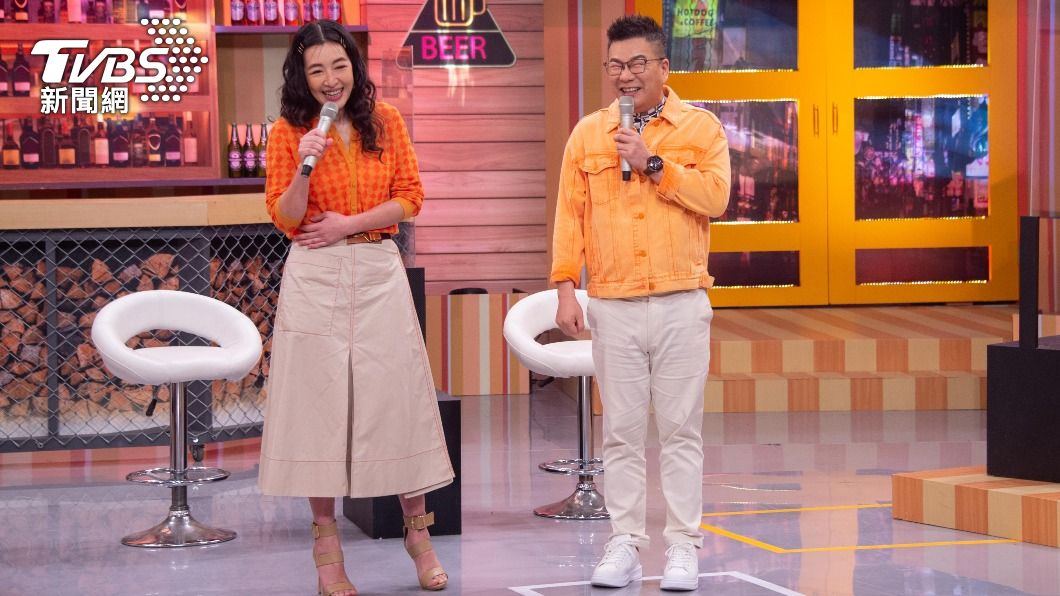 路嘉怡和沈玉琳搭檔主持。(圖/TVBS)