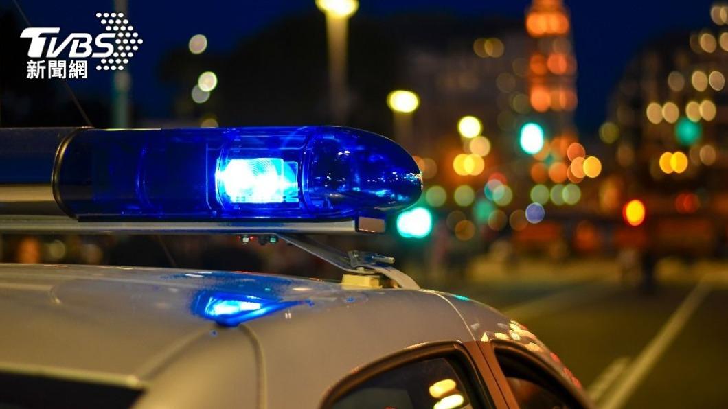 長庚醫院醫師下班開車紅燈迴轉，遭警車攔查。（示意圖／shutterstock 達志影像）