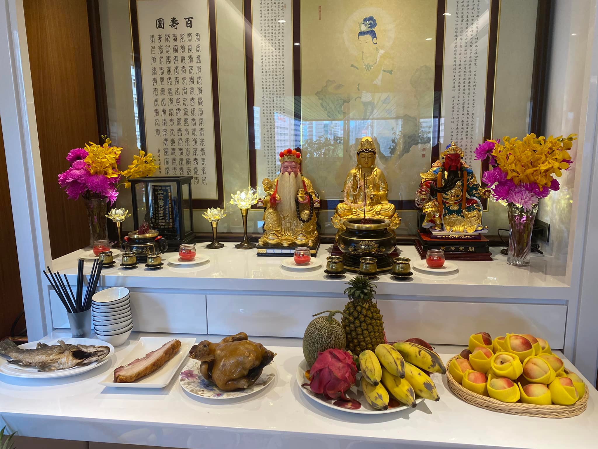 郁方忍不住自嘲錯放16年希望神明別與她計較。(圖/翻攝自郁方臉書)